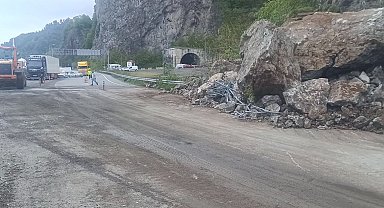 Artvin'de heyelan; sahil yolunda kontrollü ulaşım