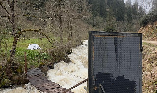 Asma köprüye demir kapılı kilit