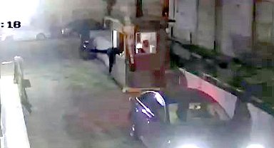 Avcılar'da site girişine araç park etme kavgasında güvenlik görevlisini darbeden 2 şüpheli yakalandı
