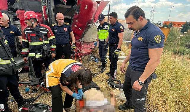 Aydın'da devrilen kamyonun şoförü öldü