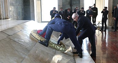 Bakan Güler, OYAK Yönetim Kurulu üyeleri ile Anıtkabir'i ziyaret etti