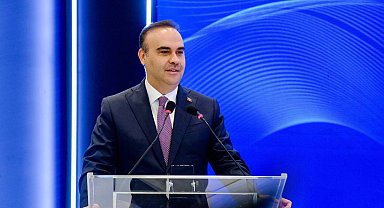 Bakan Kacır, Bilim Olimpiyatları'nda madalya alan öğrencileri tebrik etti