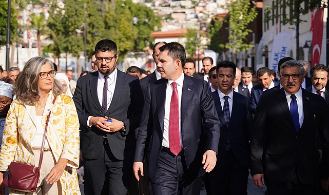 Bakan Kurum: Asrın inşasını dünyaya gösterdik