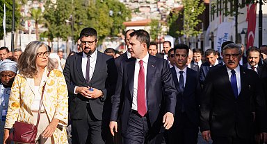 Bakan Kurum: Asrın inşasını dünyaya gösterdik
