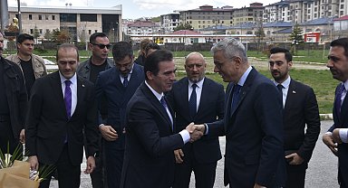 Bakan Memişoğlu, Bitlis'te sağlık kongresine katıldı