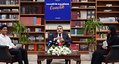 Bakan Tekin, 'Maarifin Kalbinde Gençlik' programında öğrencilerle buluştu