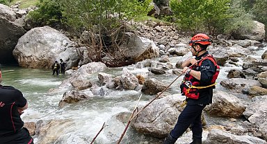 Balık tutarken nehre düşen kişiyi arama çalışmaları sürüyor