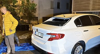 Bartın'da şiddetli rüzgar çatıyı uçurdu