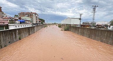 Bartın'da yağmur sonrası denizin rengi değişti