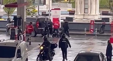 Başakşehir'de akaryakıt istasyonundaki tekmeli yumruklu kavga kamerada