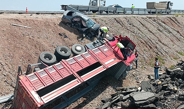 Batman'da kamyon ile otomobil çarpıştı: 1 ölü, 2 yaralı