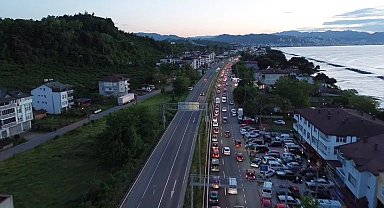 Bayram tatili dönüşü Karadeniz Sahil Yolu'nda yoğunluk