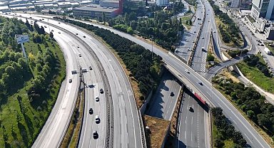 Bayramın ikinci gününde de yollar boş kaldı Havadan görüntüler