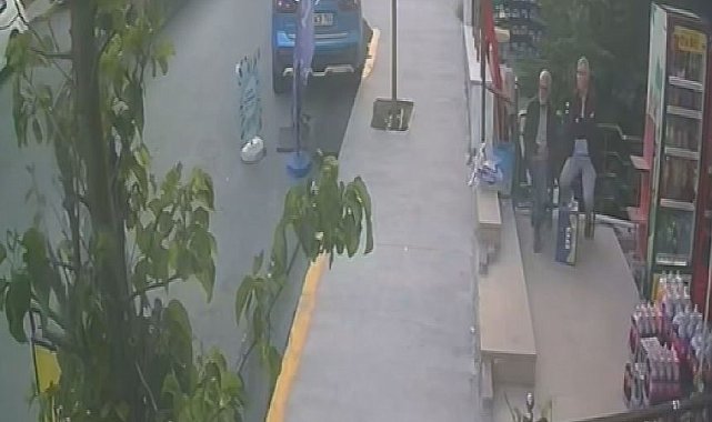 Beylikdüzü'nde skuter ile sokaktan caddeye çıkan çocuğa TIR çarptı; kaza kamerada