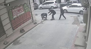 Beyoğlu'nda kaldırımda yürürken başına cam düştü; 7 dikiş atıldı