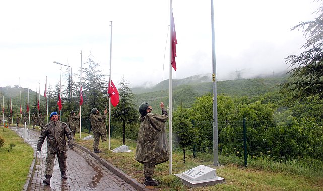 Bingöl'de 33 yıl önce şehit edilen 33 asker törenle anıldı