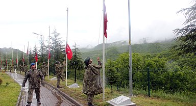 Bingöl'de 33 yıl önce şehit edilen 33 asker törenle anıldı