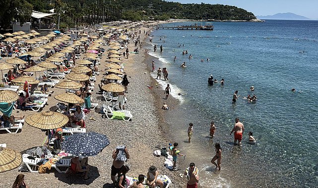 Bodrum'da sahillerde Kurban Bayramı'nın 3'üncü gününde hareketlilik sürüyor