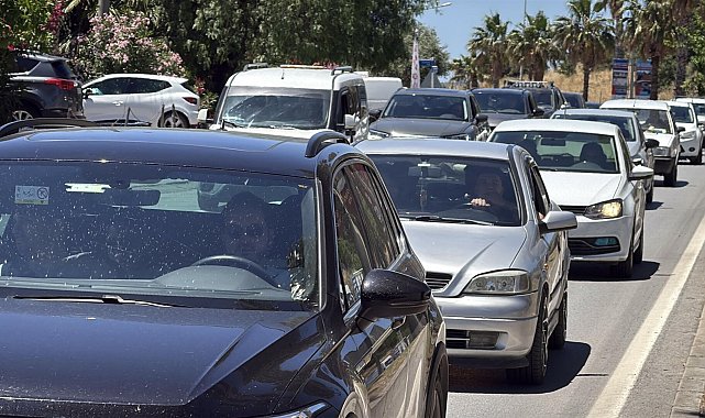 Bodrum'daki tatilciler dönüyor; 12 saatte 10 binden araç çıkış yaptı