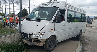 Burdur'da 3 aracın karıştığı kaza; 2'si çocuk 6 yaralı