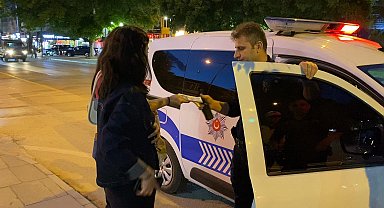 Bursa'da ATM'de unutulan 10 bin TL'yi polise teslim etti