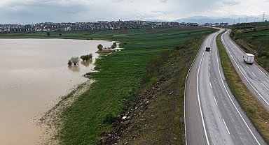 Bursa'da baraj gövdesinde izinsiz ekilen araziler su altında kaldı; 500 dekar alan dronla görüntülendi