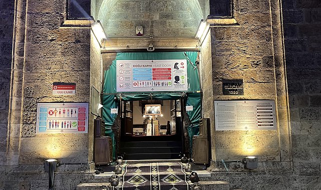 Bursa'da, bayram namazı 626 yıllık Ulu Cami'de kılındı