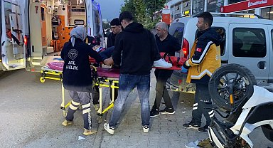 Bursa'da motosiklet, hafif ticari araca çarptı: 2 yaralı