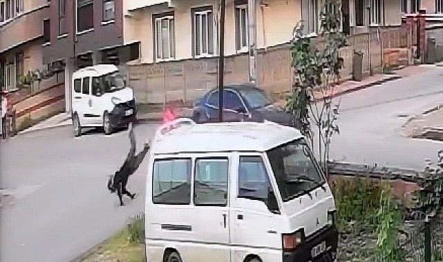 Bursa'da motosiklet ile otomobilin çarpıştığı kaza kamerada