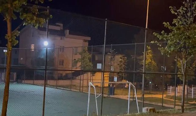 Büyükçekmece'de parkta bıçaklı kavga: 2 ağır yaralı