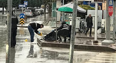 Çaldıkları para ve altınları kaza yaptıkları yerde bırakıp kaçtılar