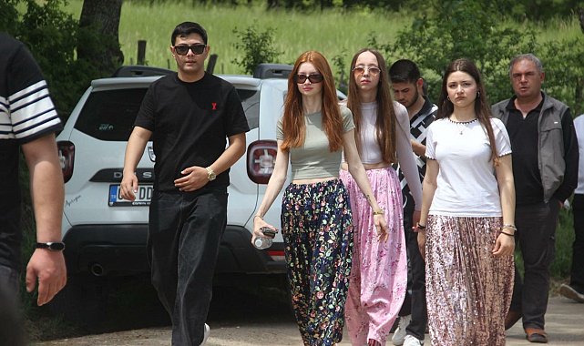 Çanakkale'de 'Aşıklar Sokağı' gençlerle doldu