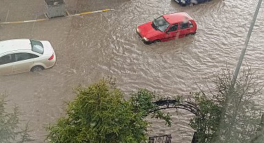Çankırı'da sağanak yağış hayatı olumsuz etkiledi