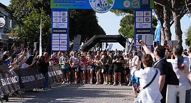 Çeşme Yarı Maratonu'nda ödüller sahiplerini buldu