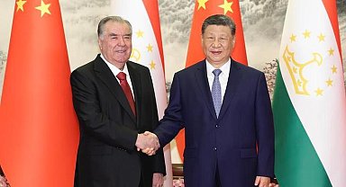 Çin Devlet Başkanı Şi, Tacikistan Cumhurbaşkanı Rahman ile bir araya geldi