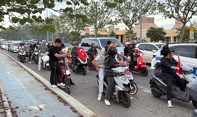 Çorlu'da şehit 2 polis memuru için konvoy düzenlendi