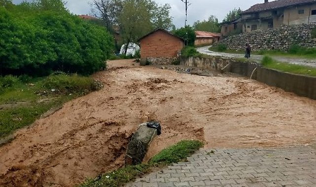 Çorum'da dolu ve sağanak sele neden oldu