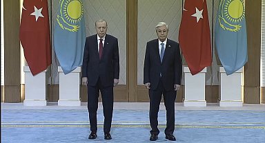 Cumhurbaşkanı Erdoğan, Kazakistan'da resmi törenle karşılandı