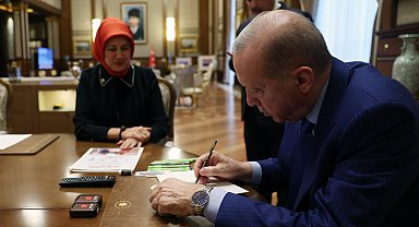 Cumhurbaşkanı Erdoğan, Türk Kızılaya kurban bağışında bulundu