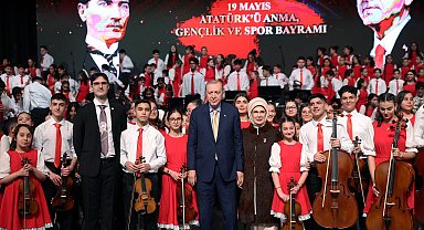 Cumhurbaşkanı Erdoğan ve eşi Emine Erdoğan, Cumhurbaşkanlığı Çocuk Orkestrası ve Korosu konserine katıldı