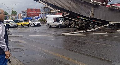 Damperi açık kalan kamyon üst geçide çarptı: 3 yaralı