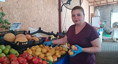 Depremzede kadınlar, 1 Mayıs'ta da mesaiye devam etti