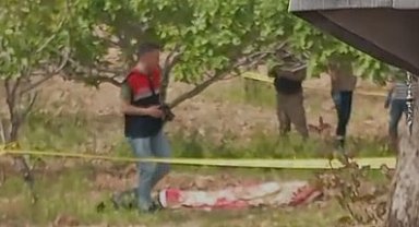 Devrilen traktörün sürücüsü öldü