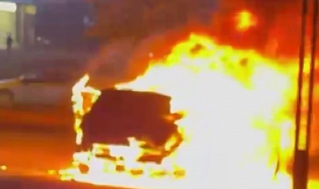 Diyarbakır'da alev alan cip kullanılamaz hale geldi