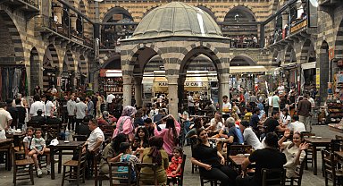Diyarbakır'da, bayram tatilinde Sur'daki tarihi mekanlarda yoğunluk