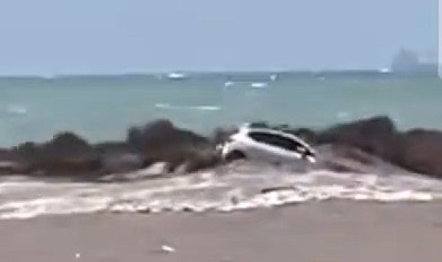 Doğu Akdeniz'de sağanak; caddeleri su bastı