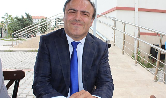 Doğuştan bedensel engelli Hanifi, azmiyle müdürlüğü kadar yükseldi: Engelli arkadaşlar mücadele etsinler