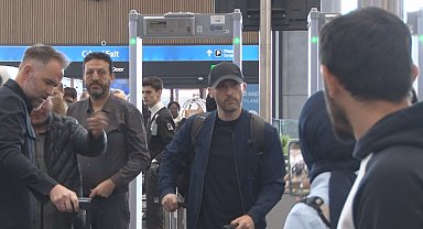 Domenico Tedesco, çiçek ve tezahüratlarla uğurlandı Video eklendi