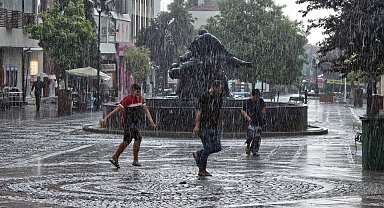 Edirne'nin kuzeyi ve Kırklareli için 'şiddetli yağış' uyarısı
