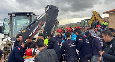 Elazığ'da kanalizasyon çalışmasında göçük altında kalan işçi kurtarıldı